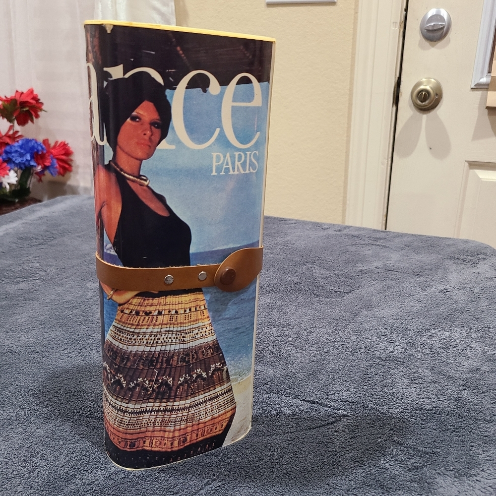 70s Vintage Elegance Paris Magazine Clutch Purse